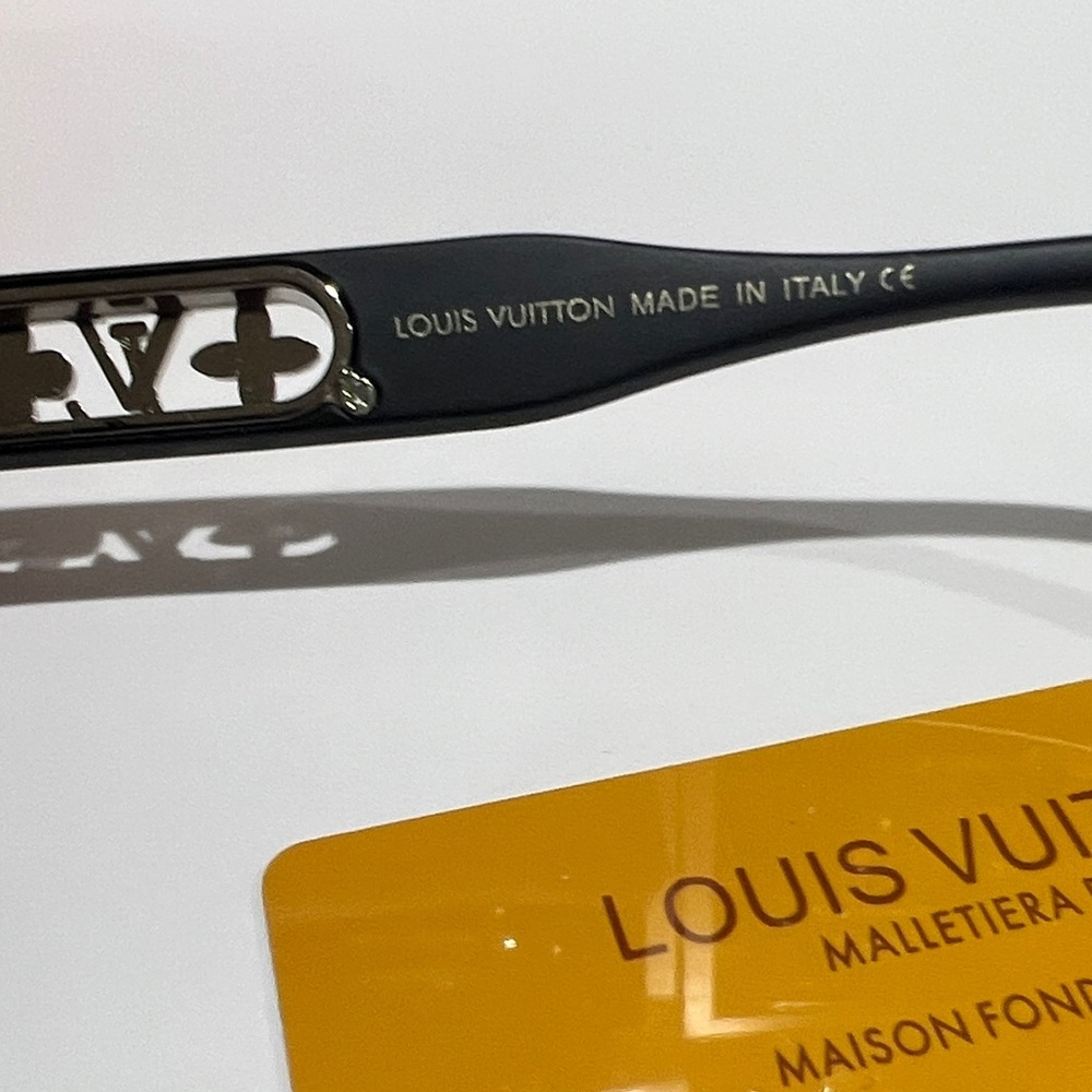 Louis Vuitton Black Square Sunglasses with Dark Gray Lenses - Picture 4 of 9